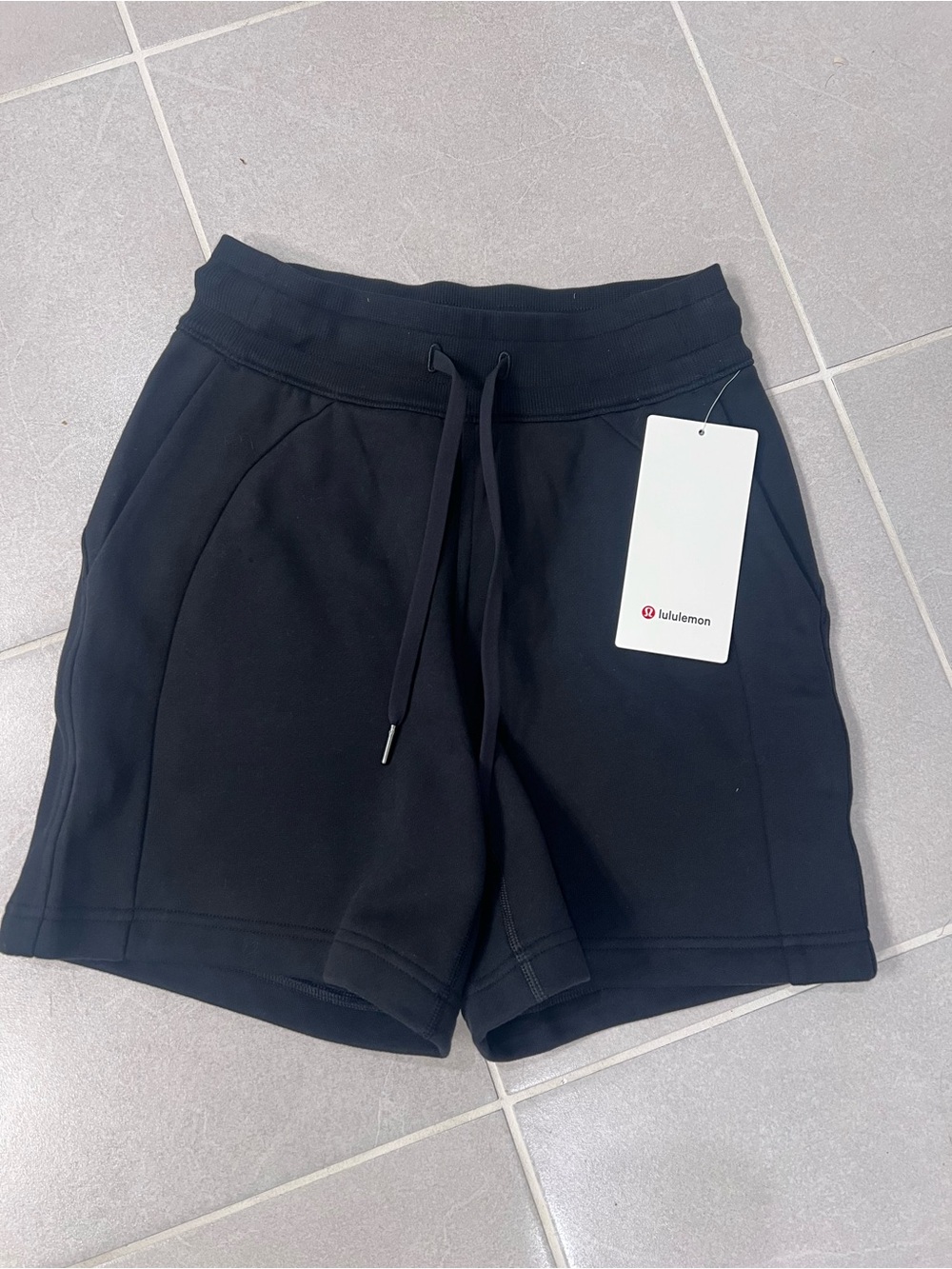 NWT lululemon scuba high rise short